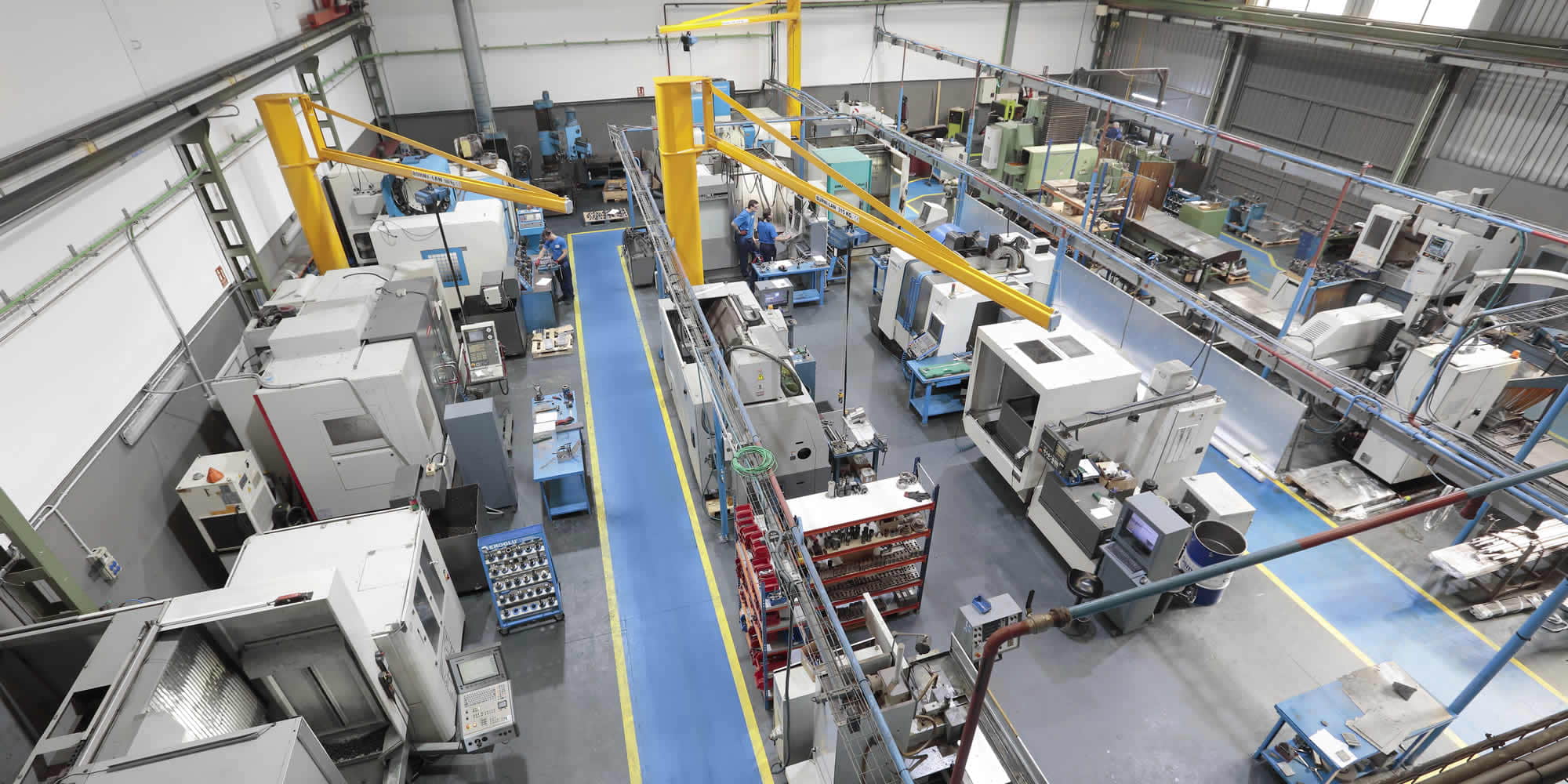 Contamos con instalaciones de 1000m2 de superficie de parque de maquinaria